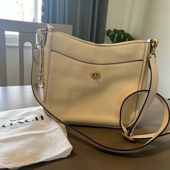 Coach Handbags - Coach Chaise Chalk Crossbody White Turnlock V Gently Used EUC Gold Hardware
